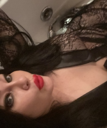 Живу в Москве и готова предложить свои услуги по завоеванию твоего внимания и удовлетворению всех твоих сокровенных желаний. Я знаю, как доставить настоящее наслаждение и создать атмосферу, в которой ты почувствуешь себя особенным. Мои возможности бесконечны: от классического секса до экзотических игр и фетишей. У меня есть много положительных отзывов, которые подтверждают мою профессиональность и талант в постельных утехах. Также, я предоставляю фото для более детального ознакомления с моей внешностью. Обращайся ко мне и исполни все свои самые сокровенные фантазии! 💋🔥 2047, 46 лет